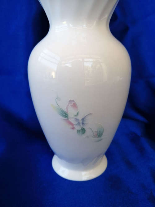 Large Aynsley Bone China Vase Little Sweetheart