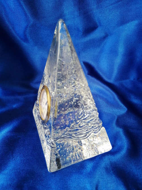 Dartington Crystal Art Glass Pyramid Paperweight Mantle Clock
