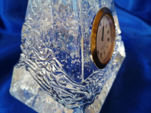 Dartington Crystal Art Glass Pyramid Paperweight Mantle Clock