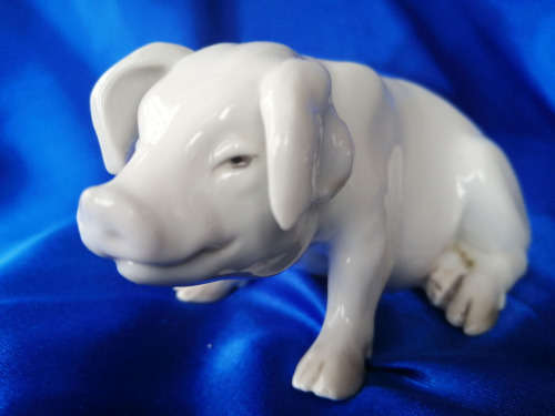 Very Old China Pig Facing Left *