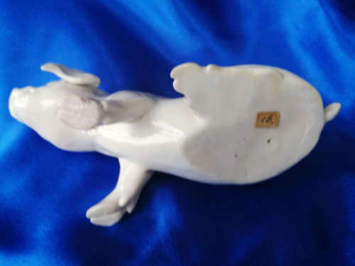 Very Old China Pig Facing Left *