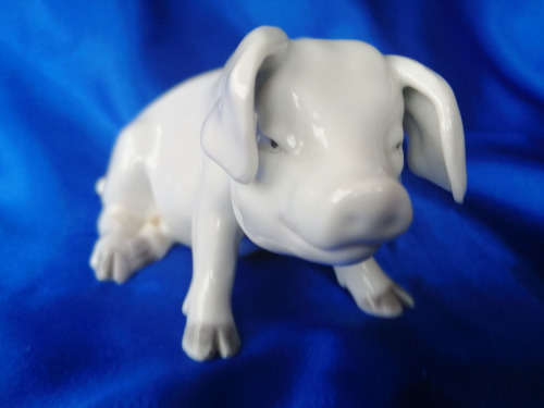 Very Old China Pig Facing Right *