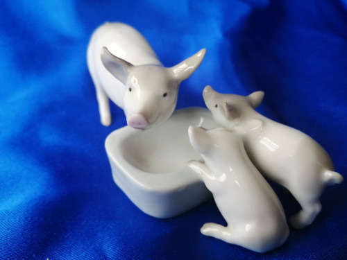 Very Old Porcelain Mother Pig with Her Babies *