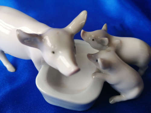 Very Old Porcelain Mother Pig with Her Babies *