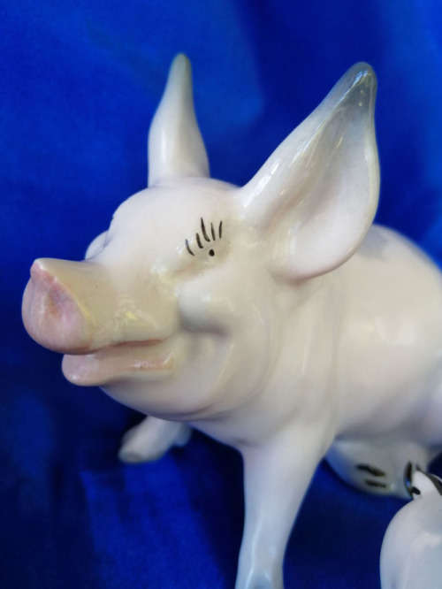 Beswick Sitting Mother Pig 832 and Piglets 833 and 834