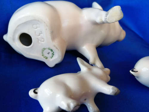 Beswick Sitting Mother Pig 832 and Piglets 833 and 834