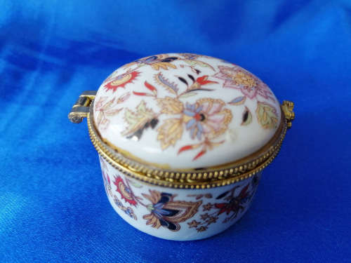Stunning Lidded China Pill Box with Gold Metal Trim #
