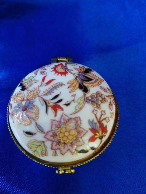 Stunning Lidded China Pill Box with Gold Metal Trim #
