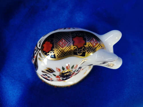 Royal Crown Derby Sitting Piglet  Pig Paperweight - Gold Stopper