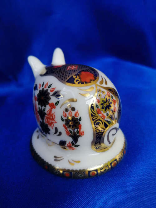Royal Crown Derby Sitting Piglet  Pig Paperweight - Gold Stopper