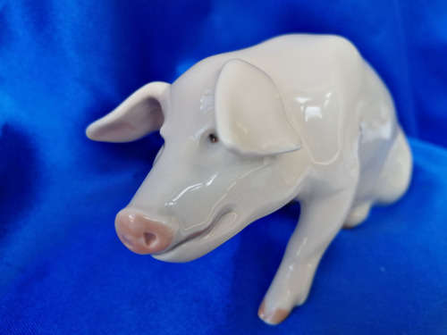 VINTAGE ROYAL COPENHAGEN FIGURINE OF A ` SEATED PIG` NO. 1400 BY ERIK NEILSEN