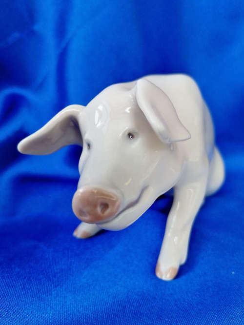 VINTAGE ROYAL COPENHAGEN FIGURINE OF A ` SEATED PIG` NO. 1400 BY ERIK NEILSEN