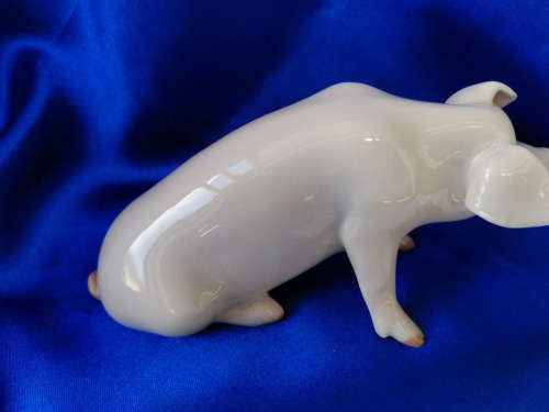 VINTAGE ROYAL COPENHAGEN FIGURINE OF A ` SEATED PIG` NO. 1400 BY ERIK NEILSEN