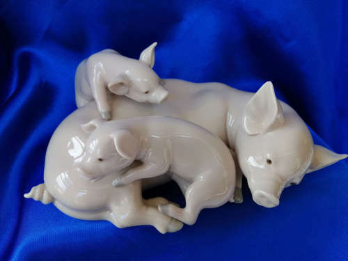 Lladro Figure `Playful Piglets` Sow with two piglets No 5228 1984