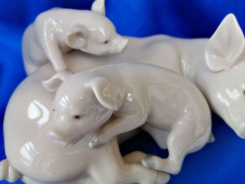 Lladro Figure `Playful Piglets` Sow with two piglets No 5228 1984