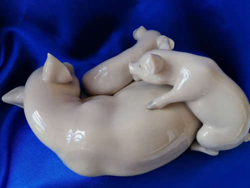 Lladro Figure `Playful Piglets` Sow with two piglets No 5228 1984