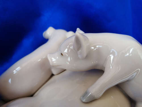 Lladro Figure `Playful Piglets` Sow with two piglets No 5228 1984