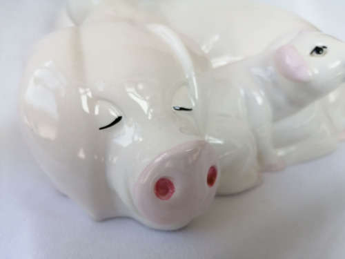 Beswick Model of a Pig and her two Piglets Hide and Seek