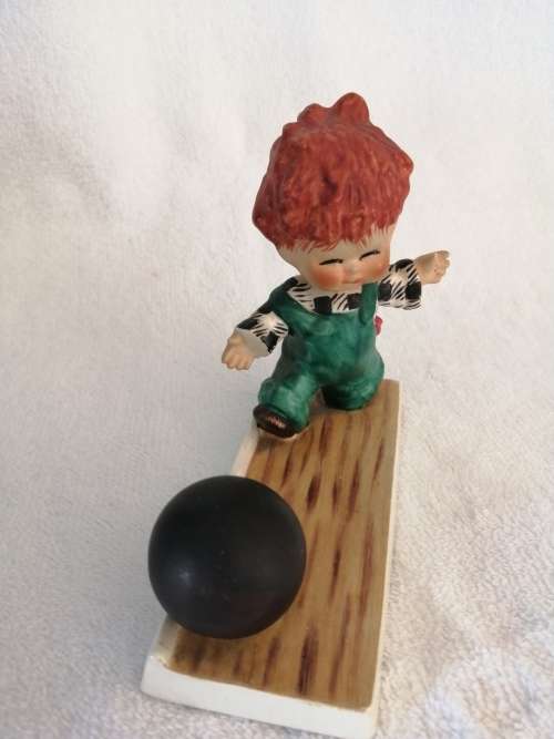 Goebel red head figurine Boy with Ball, Strike