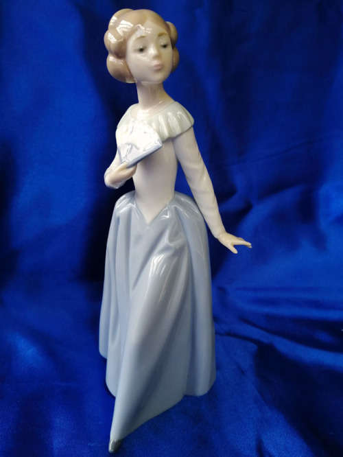 lladro Nao lady with Fan
