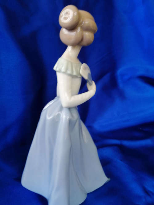 lladro Nao lady with Fan