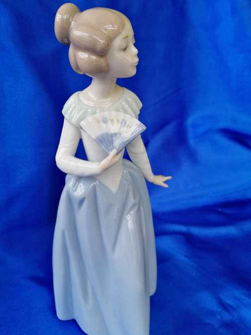 lladro Nao lady with Fan