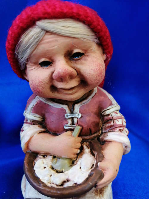 Bele Norway Old lady Figure