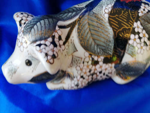 Enameled porcelain  pig *