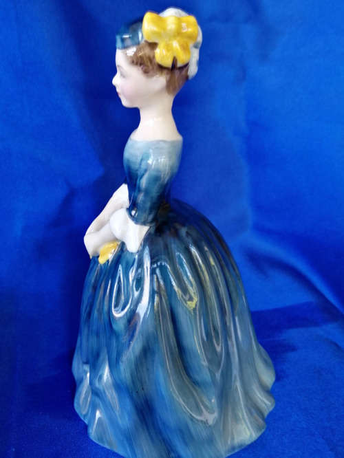 Royal Doulton Cherie H.N 2341 *