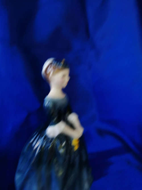 Royal Doulton Cherie H.N 2341 *