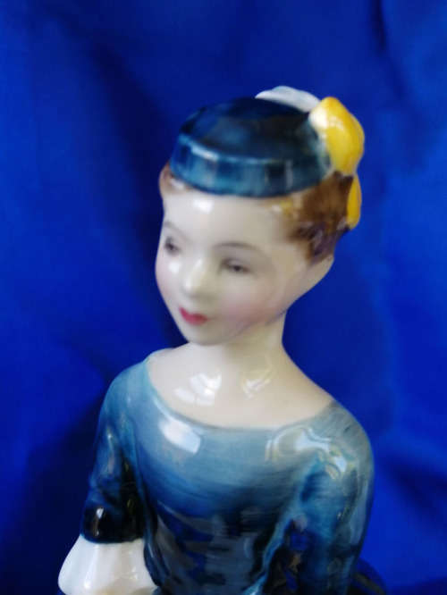Royal Doulton Cherie H.N 2341 *