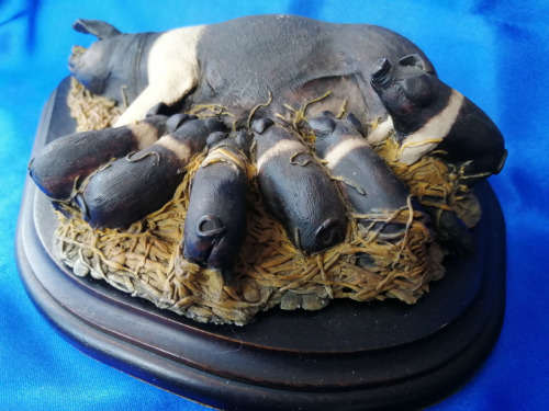 Country Artists Mother Pig and Piglets large Figure on wooden base *