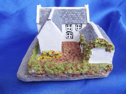 Miniature House - Fairhaven 7 Castle Hill