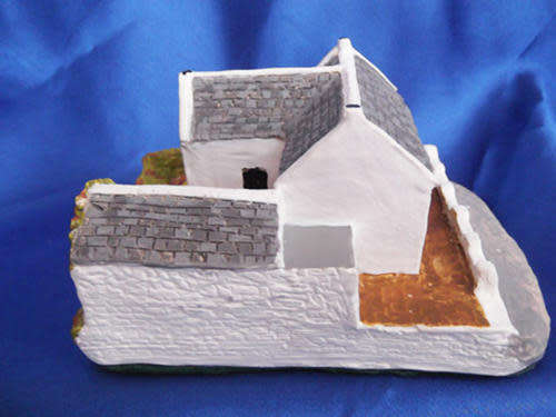 Miniature House - Fairhaven 7 Castle Hill