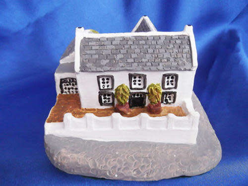 Miniature House - Fairhaven 7 Castle Hill