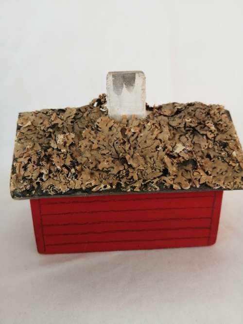 Miniature House - Red Wood Cottage