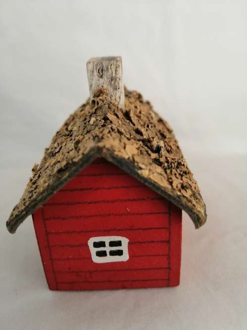 Miniature House - Red Wood Cottage