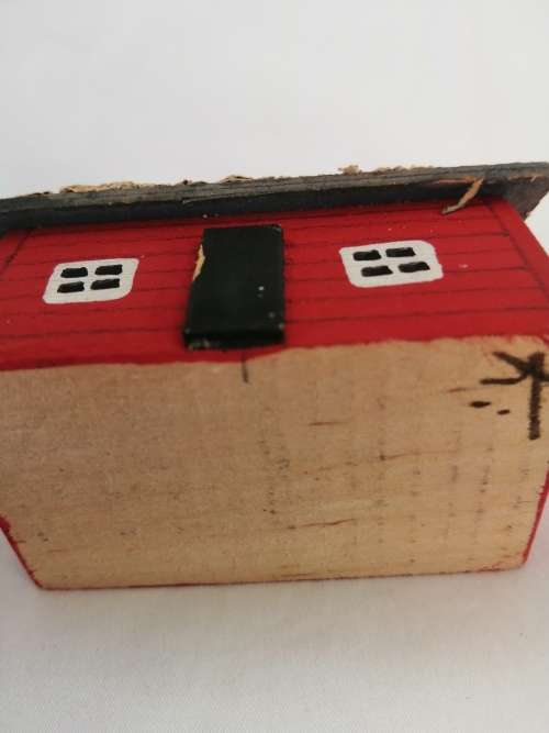 Miniature House - Red Wood Cottage