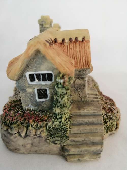 Miniature House - Cuddly Wugglies Cottage