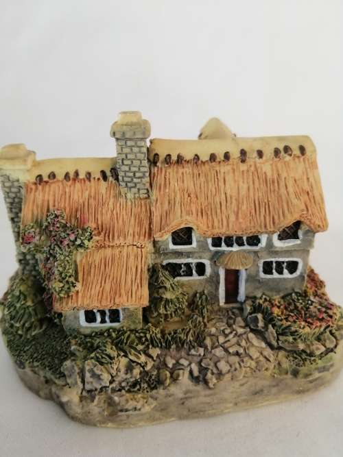 Miniature House - Cuddly Wugglies Cottage