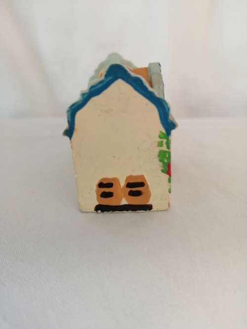 Miniature House - Painted cottage