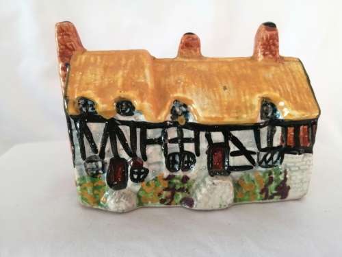 Miniature House - Anne Hathoway