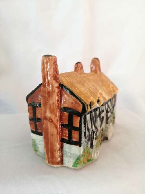 Miniature House - Anne Hathoway