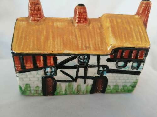 Miniature House - Anne Hathoway