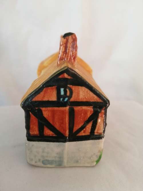 Miniature House - Anne Hathoway