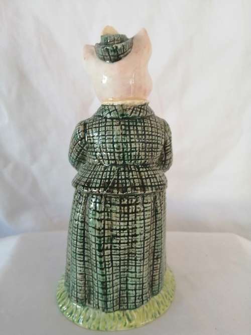 Lovely Beswick English Country Folk ``The Lady Pig`` ECF8 *