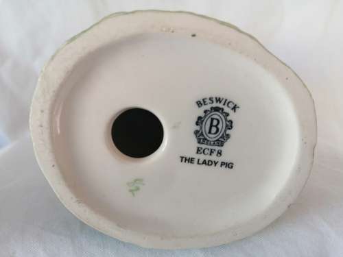 Lovely Beswick English Country Folk ``The Lady Pig`` ECF8 *