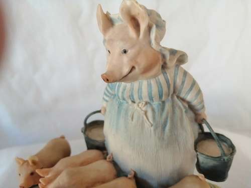 Border Fine Arts Beatrix potter Aunt Pettitoes feeding the Piglets *