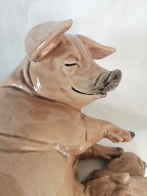 Heredities Sow and Piglets The Charm of Creamwear large