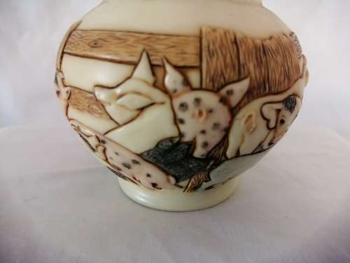 Jardinia Trinket Pot from Martin Perry Studios.Pigs